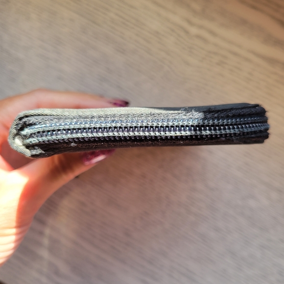 Authentic Prada Tessuto Nylon Zip Wallet - Picture 4 of 16